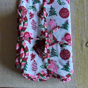 NEW, FURBISH Tablecloth, Hand-blocked Holiday NOELLA, 60" x 90", 100% Cotton